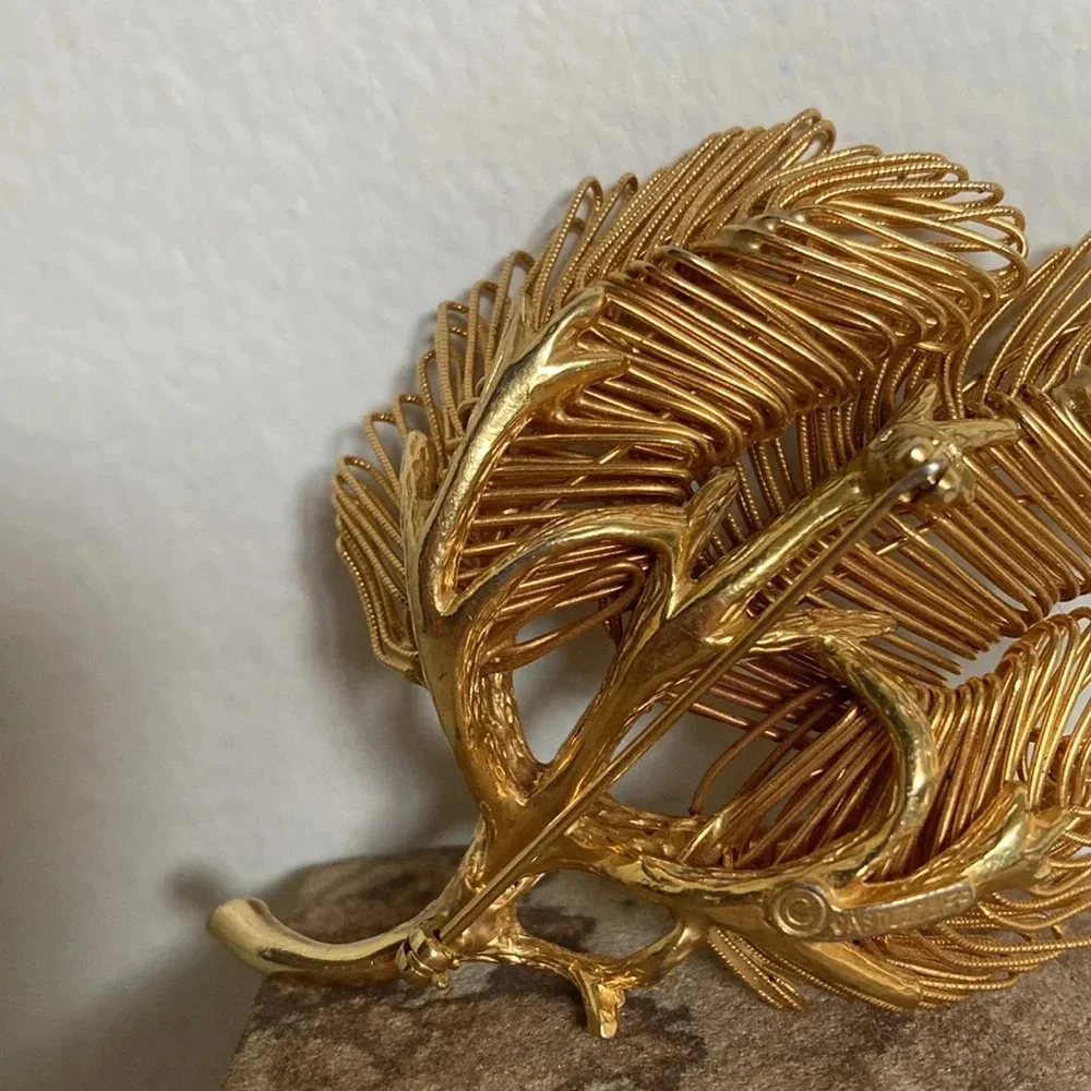 Vintage Castlecliff Gold Tone Branch Wire Brooch Pin